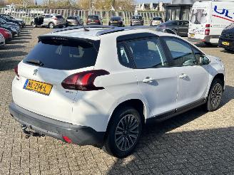 Peugeot 2008 1.2 PureTech Blue Lion picture 5