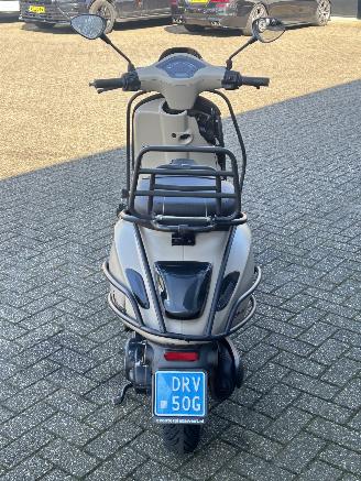 Vespa  Sprint 50 picture 4