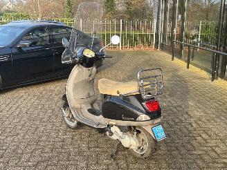 Vespa  LX 50 4T picture 3