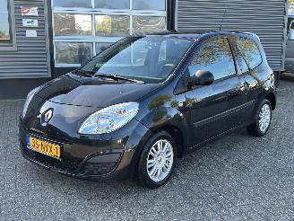 Vaurioauto  passenger cars Renault Twingo 1.2 Night & Day 2009/6