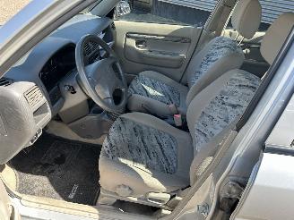 Mazda Demio 1.3 GLX picture 10