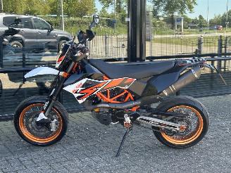 KTM 690 SMC R picture 2