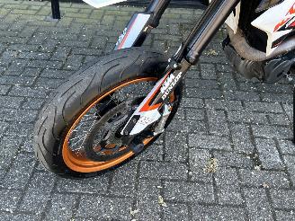 KTM 690 SMC R picture 10