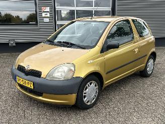 uszkodzony samochody osobowe Toyota Yaris 1.0-16V VVT-i Terra 2000/2