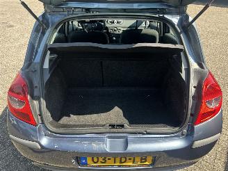 Renault Clio 1.6-16V Privilège picture 13