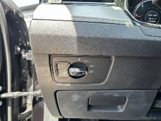 Volkswagen Passat Variant 2.0 TDI Connected Series Plus picture 21