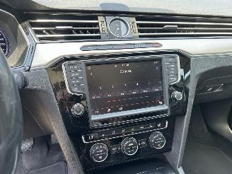 Volkswagen Passat Variant 2.0 TDI Connected Series Plus picture 22