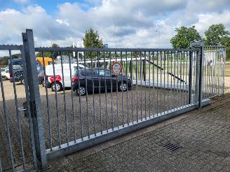  Overige  Elektrische schuifpoort + looppoort en 40m hekwerk 2026/1