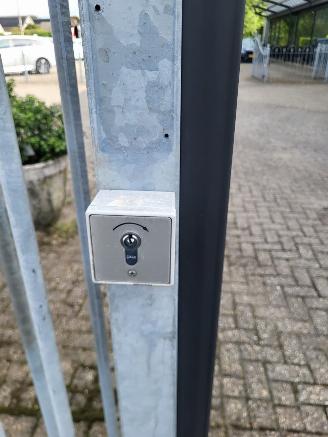 Overige  Elektrische schuifpoort + looppoort en 40m hekwerk picture 4
