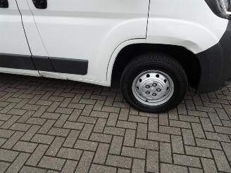 Peugeot Boxer 330 2.2 HDI L2H1 XT 3 zits airco picture 20