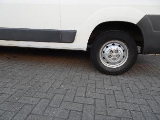 Peugeot Boxer 330 2.2 HDI L2H1 airco 3 zits picture 15