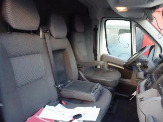 Peugeot Boxer 330 2.2 HDI L2H1 airco 3 zits picture 12
