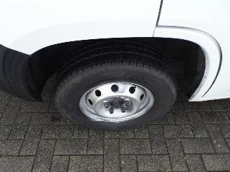 Peugeot Boxer 335 2.2 BlueHDi 140 L2H2 Premium LET OP 1 E VERSNELING STUK WEL GEWOON RIJDBAAR !!!!!! picture 33