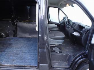 Peugeot Boxer 330 2.2 BlueHDi 120 L2H1 Premium airco picture 12