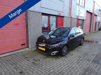 Damaged car Peugeot 308 SW 1.2 PureTech Blue Lease Premium let op nieuwe motor !!!!!!! 2016/10