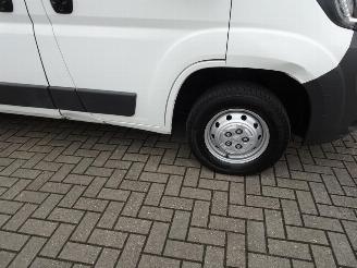 Peugeot Boxer 330 2.2 HDI L2H1 XT 3 zits airco picture 20