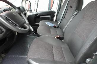 Peugeot Boxer 335 2.2 BlueHDi 140 L2H2 Premium picture 7