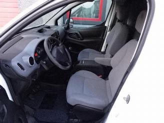 Peugeot Partner 122 1.6 e-HDI L2 XR airco inrichting imperiaal picture 9