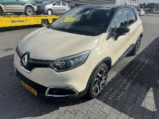 Vaurioauto  passenger cars Renault Captur  2016/1