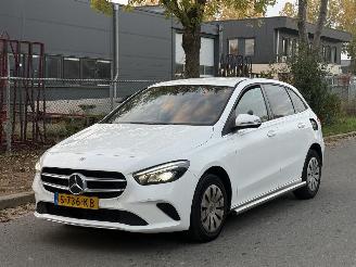 Vaurioauto  passenger cars Mercedes B-klasse  2023/2