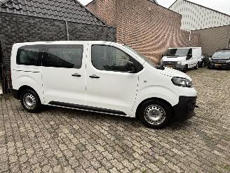 Schadeauto Opel Vivaro .5 CDTI L2H1  9 PERSOONS Personenbus 4-dr. 2021/11