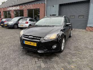 damaged passenger cars Ford Focus 1.6 TDCI Trend  Stationwagen 5-dr. 2013/11