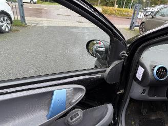 Peugeot 107 1.0-12V Urban Move AIRCO Hatchback 5-dr. picture 17