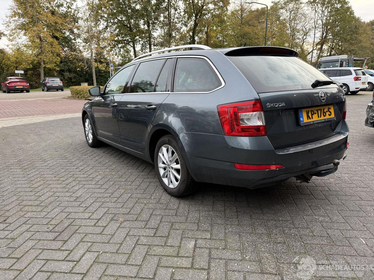 Skoda Octavia 1.6 TDI Greentech PANORAMADAK  Ambition Business