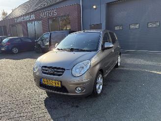 Schadeauto Kia Picanto 1.1 Fifteen  AIRCO Hatchback 5-dr. 2009/8