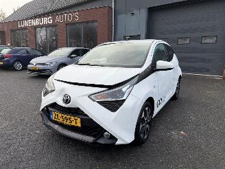 Vaurioauto  passenger cars Toyota Aygo 1.0 VVT-i x-cite Hatchback 5-dr. 2019/6
