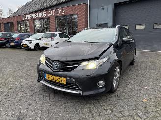 Damaged car Toyota Auris 1.8 Hybrid Lease Pro 2013/11