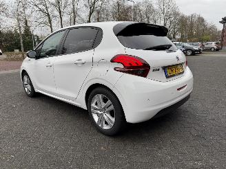 Peugeot 208 1.2 PureTech Signature NAVIGATIE picture 3