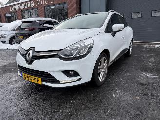 skadebil auto Renault Clio 0.9 TCe Intens  NAVIGATIE Stationwagen 5-dr. 2018/6