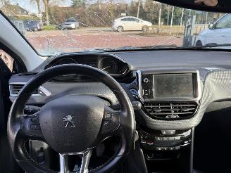 Peugeot 208 1.2 PureTech Allure (Hatchback 5-dr.) picture 31