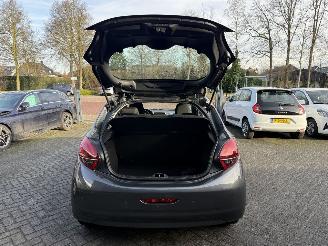 Peugeot 208 1.2 PureTech Allure (Hatchback 5-dr.) picture 5
