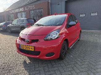krockskadad bil auto Toyota Aygo 1.0-12V Access (Hatchback 5-dr.) 2012/1