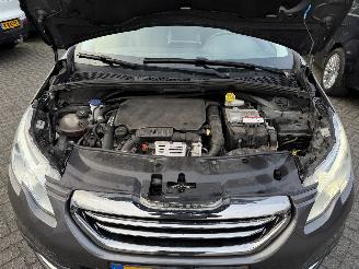 Peugeot 2008 1.2 PureTech Féline (SUV 5-dr.) picture 30