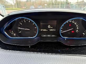 Peugeot 2008 1.2 PureTech Féline (SUV 5-dr.) picture 14