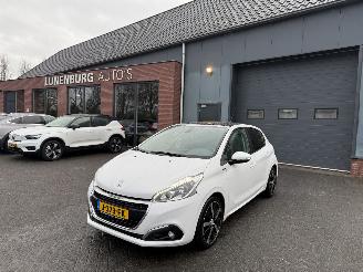 Vaurioauto  passenger cars Peugeot 208 1.2 PureTech Active PANORAMADAK  (Hatchback 5-dr.) 2018/11