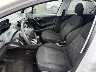 Peugeot 208 1.2 PureTech Active PANORAMADAK  (Hatchback 5-dr.) picture 31