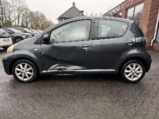 Toyota Aygo 1.0-12V Comfort (Hatchback 5-dr.) picture 2