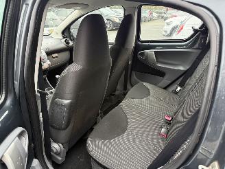 Toyota Aygo 1.0-12V Comfort (Hatchback 5-dr.) picture 14