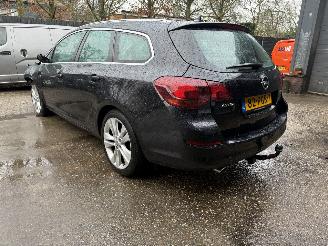 Coche accidentado Opel Astra 1.4 Turbo Sport 2011/1