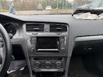 Volkswagen Golf 1.6 TDI Highline BlueMotion picture 36