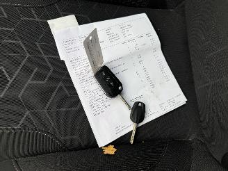 Peugeot 2008 1.2 PureTech Style (SUV 5-dr.) picture 24