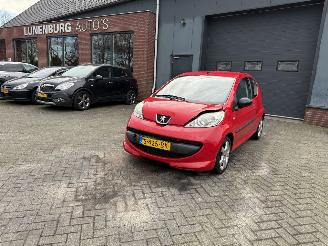 uszkodzony samochody osobowe Peugeot 107 1.0-12V XR AIRCO  (Hatchback 3-dr.) 2009/8