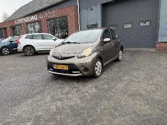 uszkodzony samochody osobowe Toyota Aygo 1.0 VVT-i  AUTOMAAT Aspiration (Hatchback 5-dr.) 2012/4