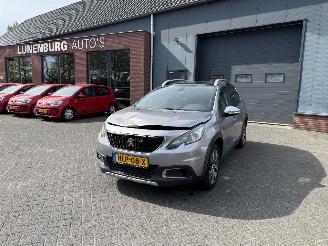 krockskadad bil auto Peugeot 2008 1.2 PureTech  AUTOMAAT Allure  CROSSWAY  (SUV 5-dr.) 2017/5