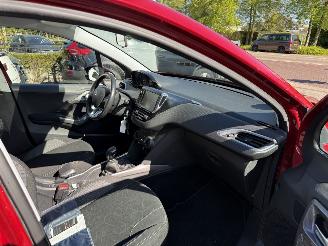 Peugeot 2008 1.2 PureTech Blue Lion (SUV 5-dr.) picture 22