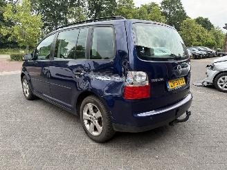 Volkswagen Touran 1.6-16V FSI Business (MPV 5-dr.) picture 3